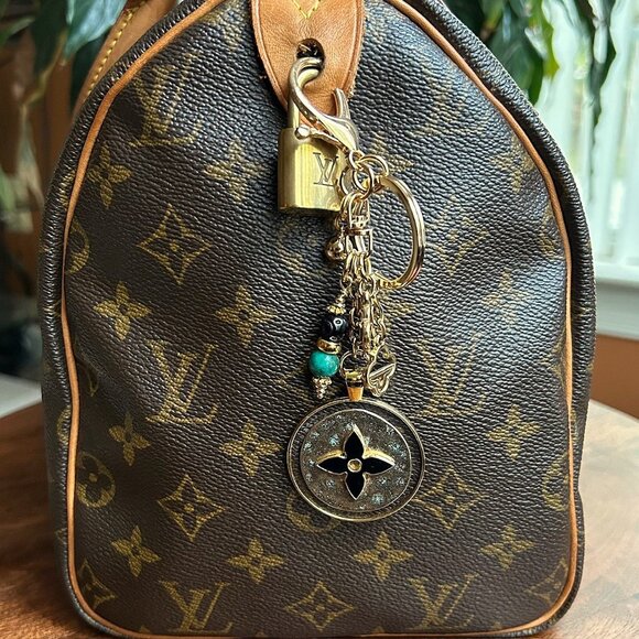 RUSTIC CLOVER BAG CHARM, Verdigris Black Gold Tone Charms - Picture 7 of 8